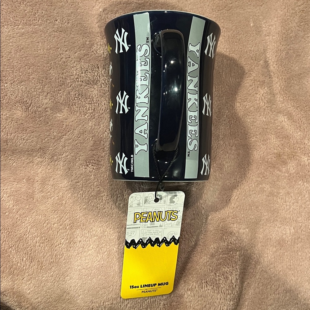 Peanuts Snoopy Yankees Navy Mug 15oz - Picture 2 of 4